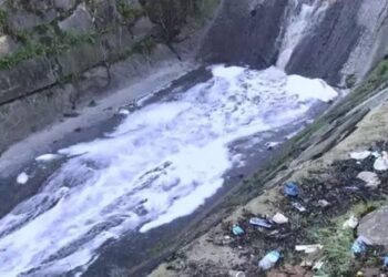 Fabrika Atıklarının Karıştığı Haramidere Köpürdü