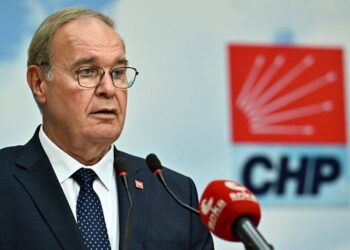 Faik Öztrak: “Kurultayımızda Yenileneceğiz ve Yerel Seçimleri Alacağız