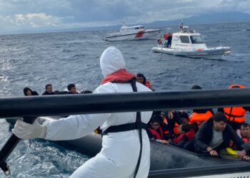 Geri İtilen Bottaki 45 Düzensiz Göçmen Kurtarıldı