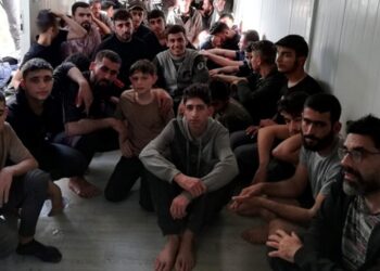 Göçmen Kaçakçılarına Darbe: 6 Zanlı Tutuklandı, 6 Araç Ele Geçirildi