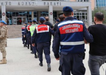 Göçmen Kaçakçılığı Yapan 12 Kişi Gözaltına Alındı