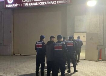 Göçmen Kaçakçılığı Yapan 6 Kişi Yakalandı