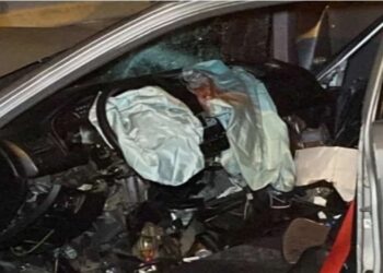 Hafif Ticari Araç İle Otomobil Çarpıştı: 1 Ölü