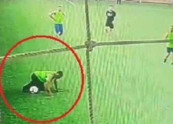 Halı Saha Maçı Sonu Oldu! Kalp Krizi Geçirip Yere Yığıldı