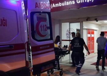 Halk Otobüsünün Çarptığı Anne Ve Kızı Yaralandı