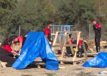 Hepad Gönüllüleri ve Nilüfer Arama Kurtarma Ekipleri Sokak Hayvanlarının Kulübelerini Onardı