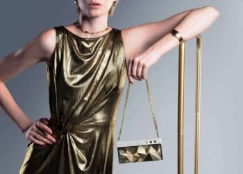 Honor İnce Ve Şık HONOR V Purse Modelini Tanıttı