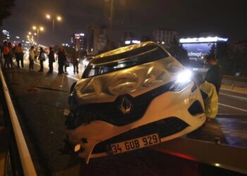 İki Otomobil Çarpıştı: 1 Kişi Yaralandı