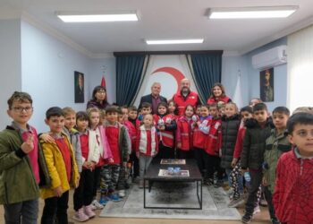 İlkokul Öğrencileri Harçlıklarını Gazze İçin Topladı