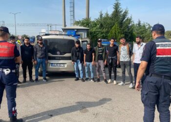 İnsan Kaçakçılığı Yapan 2 Kişi Yakalandı