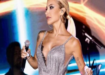 İrem Derici fiziğiyle şaşırttı!