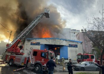 İş Yerinde Çıkan Yangın Söndürüldü