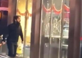 İsrail’e Kızdı, McDonald’s Şubesini Molotofla Ateşe Verdi