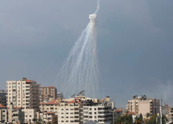 İsrail’in Kullandığı Fosfor Bombasının Zararları: İnsanı Yakıyor