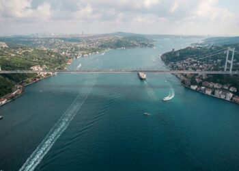 İstanbul Boğazı’nda Gemi Trafiği Saat 16.00’da Açılıyor