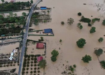 İstanbul Şile’de Koca Dere Taştı Evler Sular Altında Kaldı