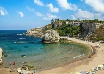 İstanbul Valiliği Denize Girilebilecek Yerleri Listeledi