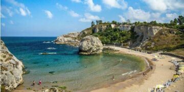 İstanbul Valiliği Denize Girilebilecek Yerleri Listeledi