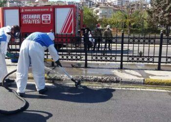 İstanbul’da Kimyasal Sıvı Nedeniyle Cadde Kapatıldı