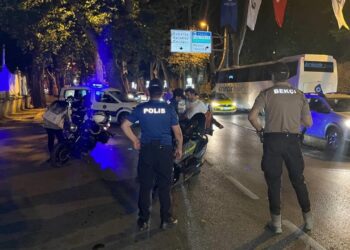 İstanbul’da Polis Ekiplerinden Motosiklet Denetimi