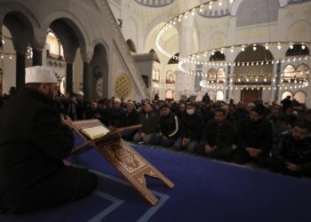 İstanbul’da Sabah Namazında Şehitler İçin Dua Edildi