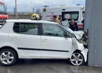 İstanbul’da Şiddetli Sağanak Yağışlar Yollara Ve Evlere Zarar Verdi