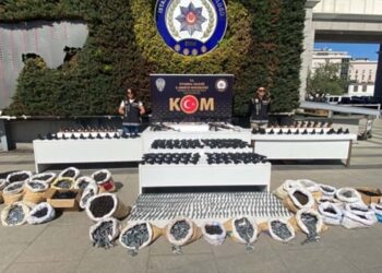 İstanbul’da Silah Kaçakçılığı Operasyonunda 10 Şüpheli Gözaltına Alındı