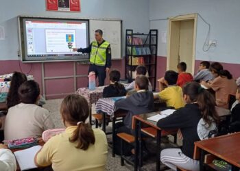 Jandarma Ekipleri Öğrencilere Trafik Eğitimi Verdi