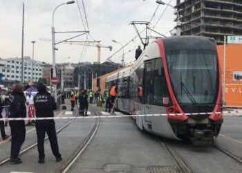 Kabataş-Bağcılar Tramvay Hattı Kısmı Hizmet Veriyor