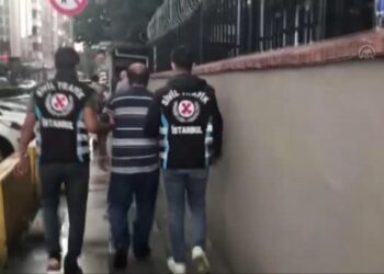 Kadıköy’de Araç Sahiplerinden Ücret Talep Eden Kişi Gözaltına Alındı