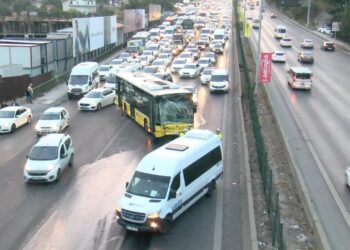 Kadıköy’de Zincirleme Trafik Kazası Trafiği Felç Etti