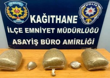 Kağıthane’de Taksiden 3 Kilo 268 Gram Uyuşturucu Çıktı