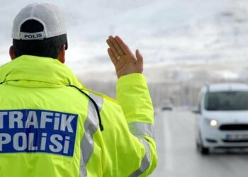 Kağıthane’de Trafiği Tehlikeye Düşüren Sürücüye Para Cezası