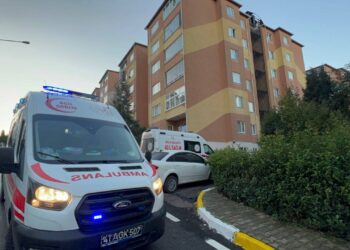 Karısını Öldürdü Oğlunu Ağır Yaraladı