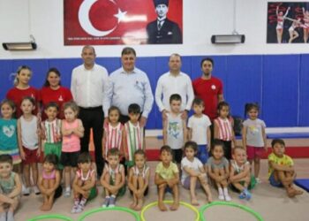 Karşıyaka’da geleceğin jimnastikçileri yetişiyor
