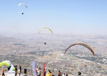 Kayseri Talas’ta Yamaç Paraşütü heyecanı