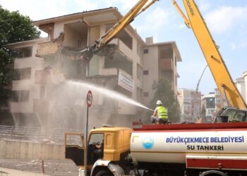 Kentsel Dönüşüm Kapsamında 5 Bina Yıkıldı