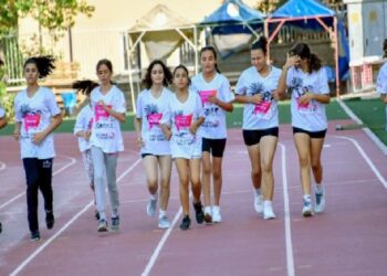 Kır Çiçekleri şampiyon kızlar yetiştiriyor