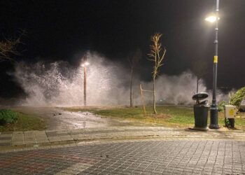 Kuvvetli Fırtına İstanbul’da Hayatı Zorlaştırıyor