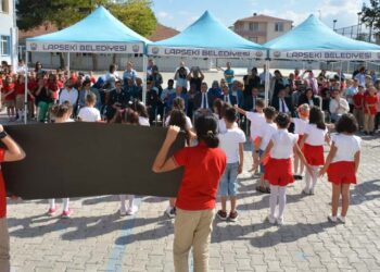 Lapseki’de Milli Eğitim Müdürlüğü, İlköğretim Haftası Kutlamaları Düzenledi