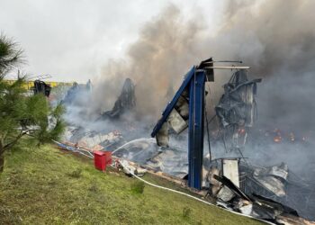 Lojistik Deposunda Çıkan Yangında Soğutma Çalışmaları Devam Ediyor