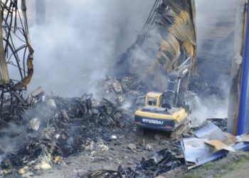 Lojistik Deposunda Çıkan Yangında Soğutma Çalışmaları Sürüyor