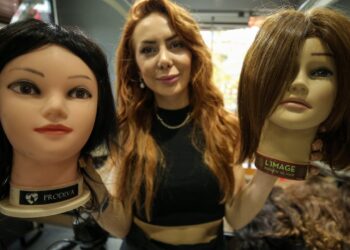 Lösemili Çocuklara Peruklarıyla Umut Oluyor