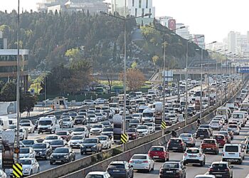 Mega Kentin İki Yakasında Yoğun Trafik Akışı