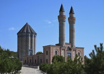 Nahçıvan’ın Tarihi Mirası: Mümine Hatun Türbesi