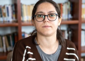 Okullarda Temizlik Görevlisi Olarak Çalışırken Öğretmen Oldu