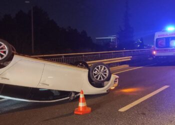 Otomobil Devrildi Sürücüsü Yaralandı