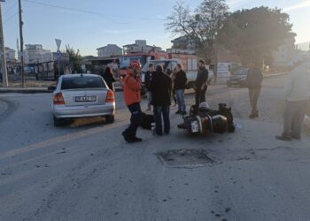 Otomobil İle Motosiklet Çarpıştı: 2 Kişi Yaralandı