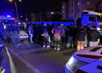 Otomobil İle Tırın Çarptığı Çocuk Hayatını Kaybetti