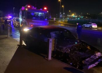 Otomobilin Bariyere Çarpması Sonucu 4 Kişi Yaralandı